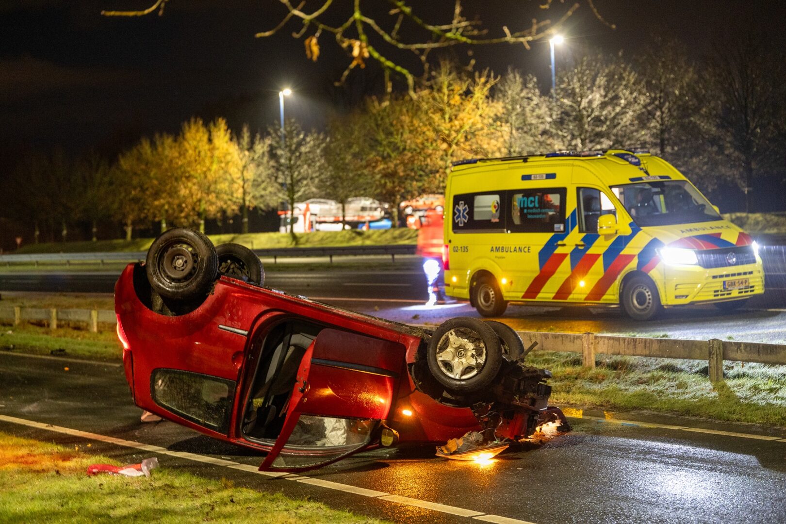 Video: Code Oranje; N31( Wâldwei) volledig dicht door ijzel